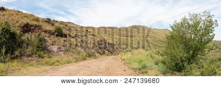 Perskedraai (peach Corner) In The Historic Jouberts Pass At Lady Grey In The Eastern Cape Province