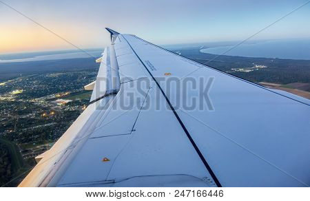 New Orleans, Usa - Nov 24, 2017: Plane In Midair From Louis Armstrong New Orleans International Airp