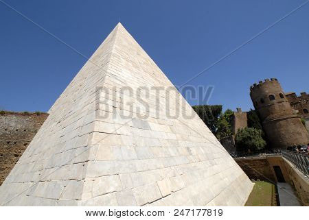 Rome, Roma, Piramide Cestia, Italy, Lazio, Europe