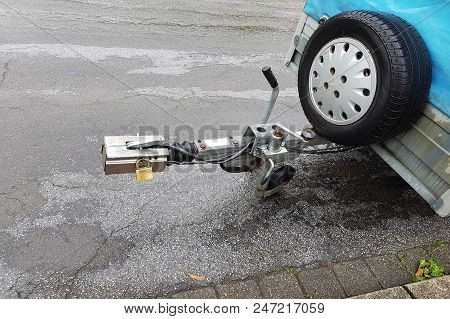 Towbar And Jockey Wheel With Power Connection And Trailer Lock In Case Of Rain.