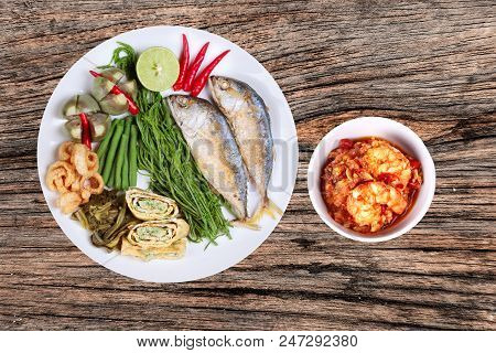 Fresh Shrimp Chili Dip As Nam Prik Kung Sod  In Thai And Deep Fired Mackarel,vegetable Omelet,crispy