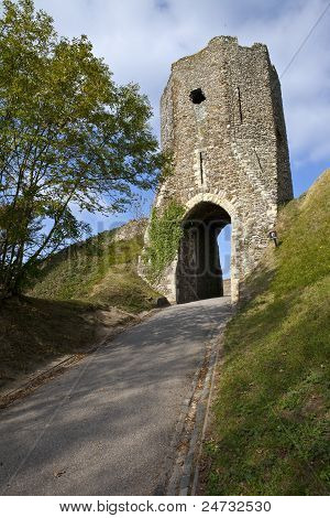 Colton si Gate v Dover Castle