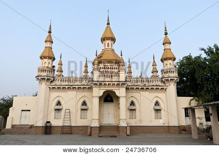 Una mezquita español en India muestra maravillosa arquitectura