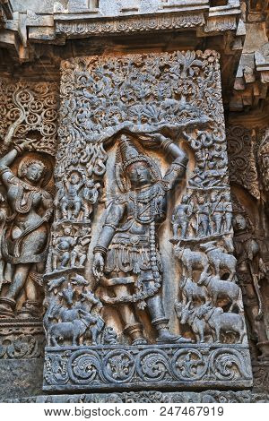 Sculpture Of Lord Krishna As Govardhan Girdhari, West Side Wall, Hoysaleshwara Temple, Halebidu, Kar