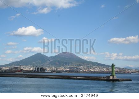 Italia. Volcán Vesuvio y Faro