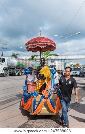 Kathin Ceremony At Thai Temple (wat Thai)
