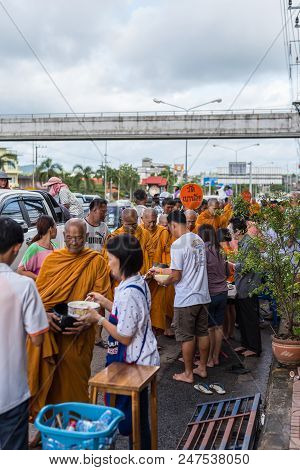 Kathin Ceremony At Thai Temple (wat Thai)