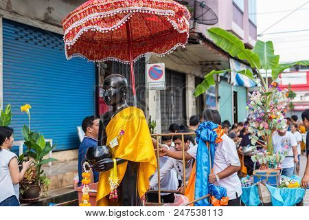 Kathin Ceremony At Thai Temple (wat Thai)