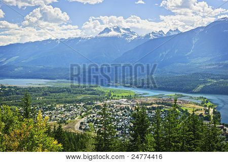 Utsikt över Revelstoke i British Columbia, Kanada