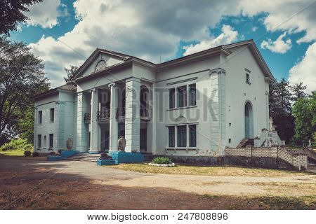 Early 19th Century Vintage Manor In Slonim, City Park. Slonim, Grodno Region, Belarus.