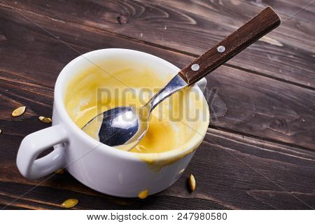 empty plate with spoot