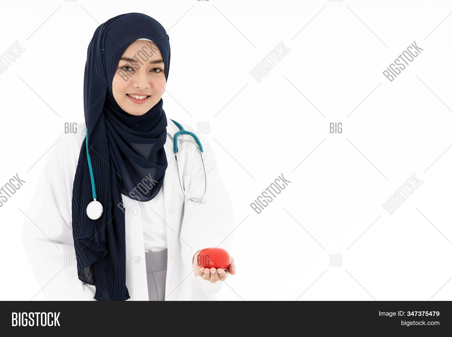 Мусульманка доктор. Мусульманка доктор. Мусульманка доктор. Мусульманка врач. Мусульманки в медицине.