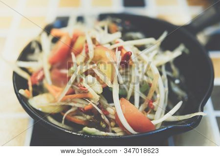 Papaya Salad Or Papaya Pok Pok (som Tum)