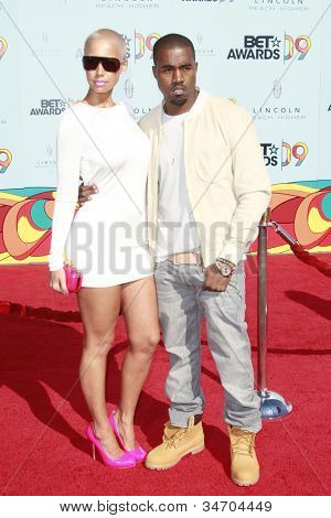 LOS ANGELES - 28 JUN: Kanye West, Amber Rose ai BET Awards del 2009 tenutasi presso l'Auditorium del Santuario di