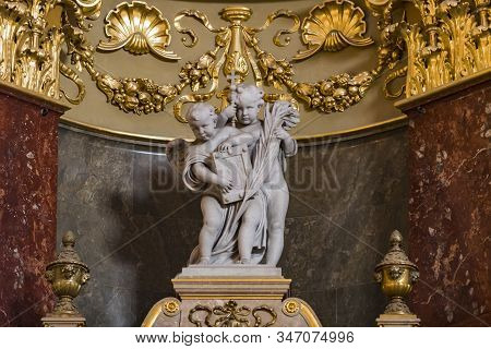 Budapest, Hungary - August 20, 2017: Elements Of Architecture And Interior In The Basilica Of St. St