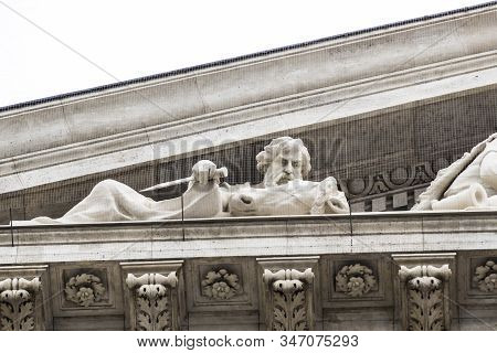 Budapest, Hungary - August 20, 2017: Elements Of Architecture And Interior In The Basilica Of St. St