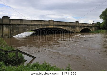 Pershore neue BrÃ¼cke bei Hochwasser
