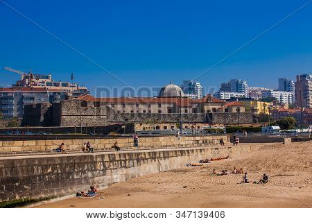 Porto, Portugal - May, 2018: Tourists And Locals Enjoying A Beautiful Early Spring Day At Praia Das 