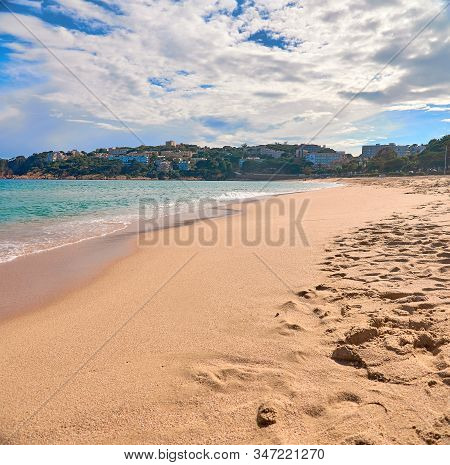 Fully Equipped Modern Spanish City Beach Sagaro , Girona, Spain