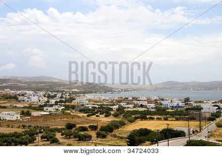 Panorama di Port Harbor architettura nella capitale Adamas Milos Cicladi isola greca