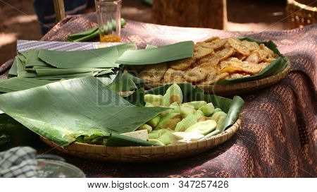Traditional Snack Seller, In An Old Fashioned Market, Without Using Plastic Wrap, All Natural, Batan