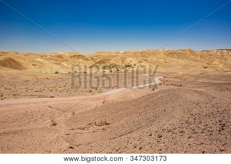 Desert Landscape Sand Stone Ground Dry Wasteland Scenic View Rocky Hills Horizon Background Middle E