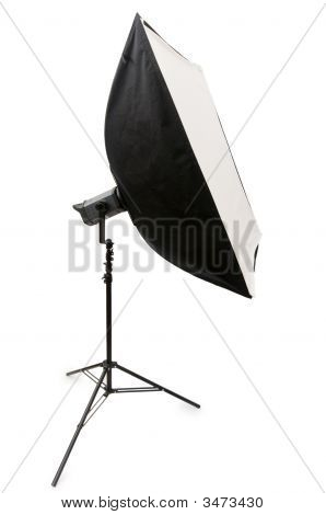Studio Strobe med softboks isoleret på hvidt
