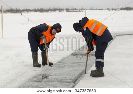 Installers In Life Jackets Rafting Ice Panels To The Lane With The Beograms