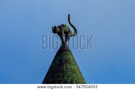April 26, 2018 Riga, Lativia. Cat Statue On The Roof Of An Apartment Building In Straom City In Riga