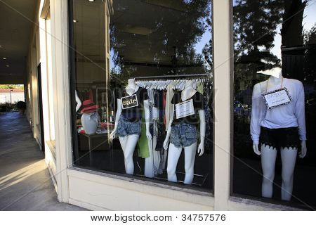 CALABASAS - 27 de mayo: Tienda de Dash el 27 de mayo de 2012 en Calabasas, California. El pronto a ser cerrada pelea