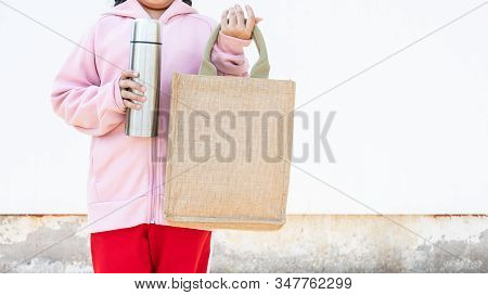 Asian Girls Use Cloth Bags And Vacuum Water Bottles Instead Of Plastics In The Concept Of Reducing P