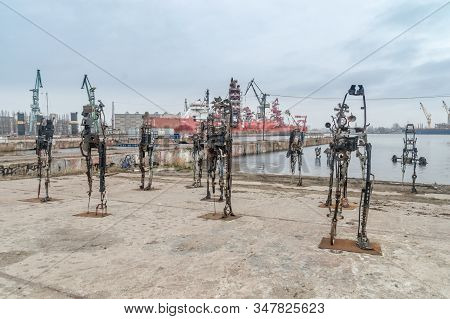Gdansk, Poland - January 27, 2020: Rozbitkowie I Pakerzy Sculptures Made By Czaslaw Podlesny At Clou