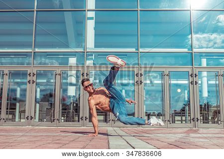 Male Break-dancer, Muscular Torso, Dancer, Young Guy, Summer City, Dancing Street Dances, Modern You