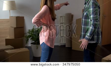 Pregnant Wife Quarreling And Breaking Up With Husband, Relationship Problem