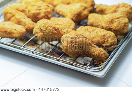 Southern Crispy Battered Fried Chicken Wings, Deep-fried Chicken Wings On The Metal Tray