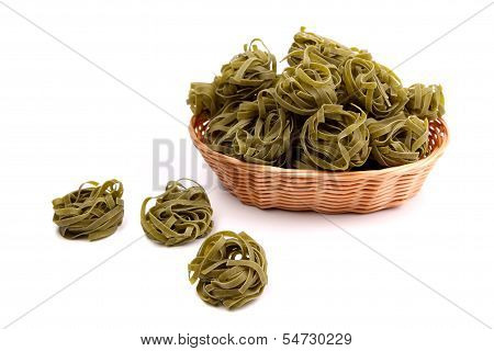 Tagliatelle paglia e fieno at basket