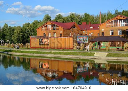 Tatarstan, Zelenodolsk. Cafe By The Lake