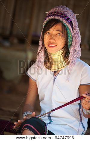 MAE HONG SON, CHIANG MAI, THAILAND - DEC 4, 2013: Unidentified Karen Long Neck woman in traditional hill tribe village also known as Kayan indigenous  ethnic group. Famous tourist travel destination. 