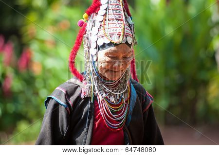MAE HONG SON, CHIANG MAI, THAILAND - DEC 4, 2013: Unidentified Akha indigenous hill tribe woman in traditional clothes. Asian ethnic tribal group. Popular tourist travel destination in north Thailand