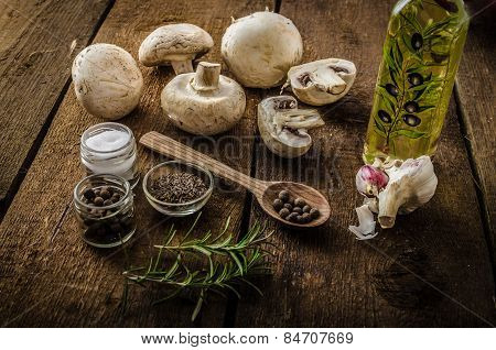 Bio Garlic, Spices And Wild Mushrooms From The Home Garden