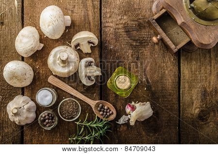 Bio Garlic, Spices And Wild Mushrooms From The Home Garden