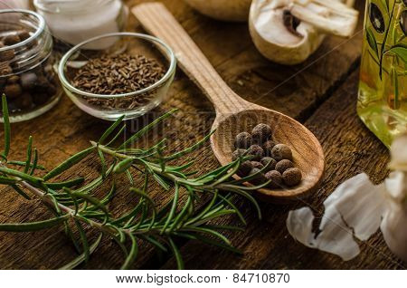 Bio Garlic, Spices And Wild Mushrooms From The Home Garden