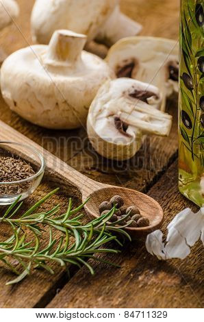 Bio Garlic, Spices And Wild Mushrooms From The Home Garden