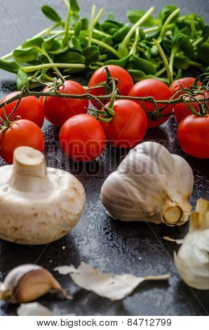 Bio Garlic, Spices And Wild Mushrooms From The Home Garden