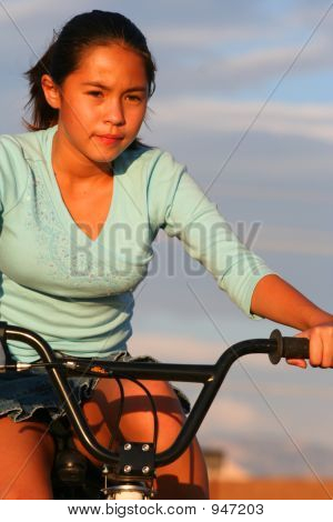 Lány-Bike Ride