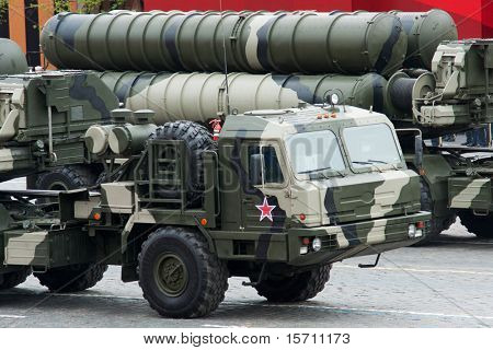 มอสโก - 6 พฤษภาคม: S 400 Triumf ในซ้อมเครื่องแต่งกายของทหารแห่ในวันครบรอบปีที่ 65 ของวิคเตอร์