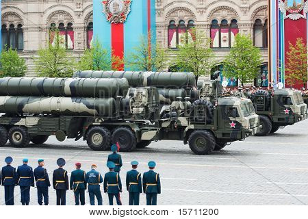 มอสโก - 6 พฤษภาคม: S 400 Triumf ในซ้อมเครื่องแต่งกายของทหารแห่ในวันครบรอบปีที่ 65 ของวิคเตอร์