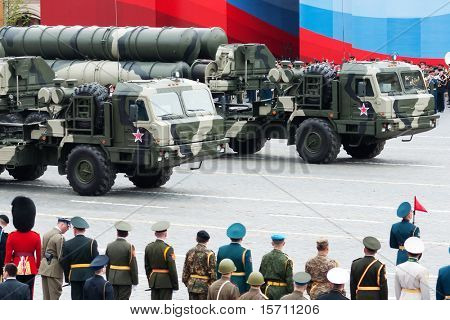 มอสโก - 6 พฤษภาคม: S 400 Triumf ในซ้อมเครื่องแต่งกายของทหารแห่ในวันครบรอบปีที่ 65 ของวิคเตอร์