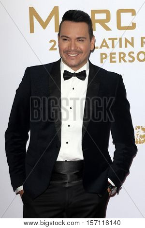 LAS VEGAS - NOV 16:  Vi?ctor Manuelle at the 2016 Latin Recording Academy Person of the Year at MGM Grand Garden Arena on November 16, 2016 in Las Vegas, NV