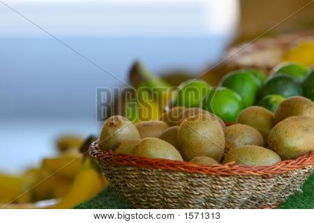 Kiwi en cesta